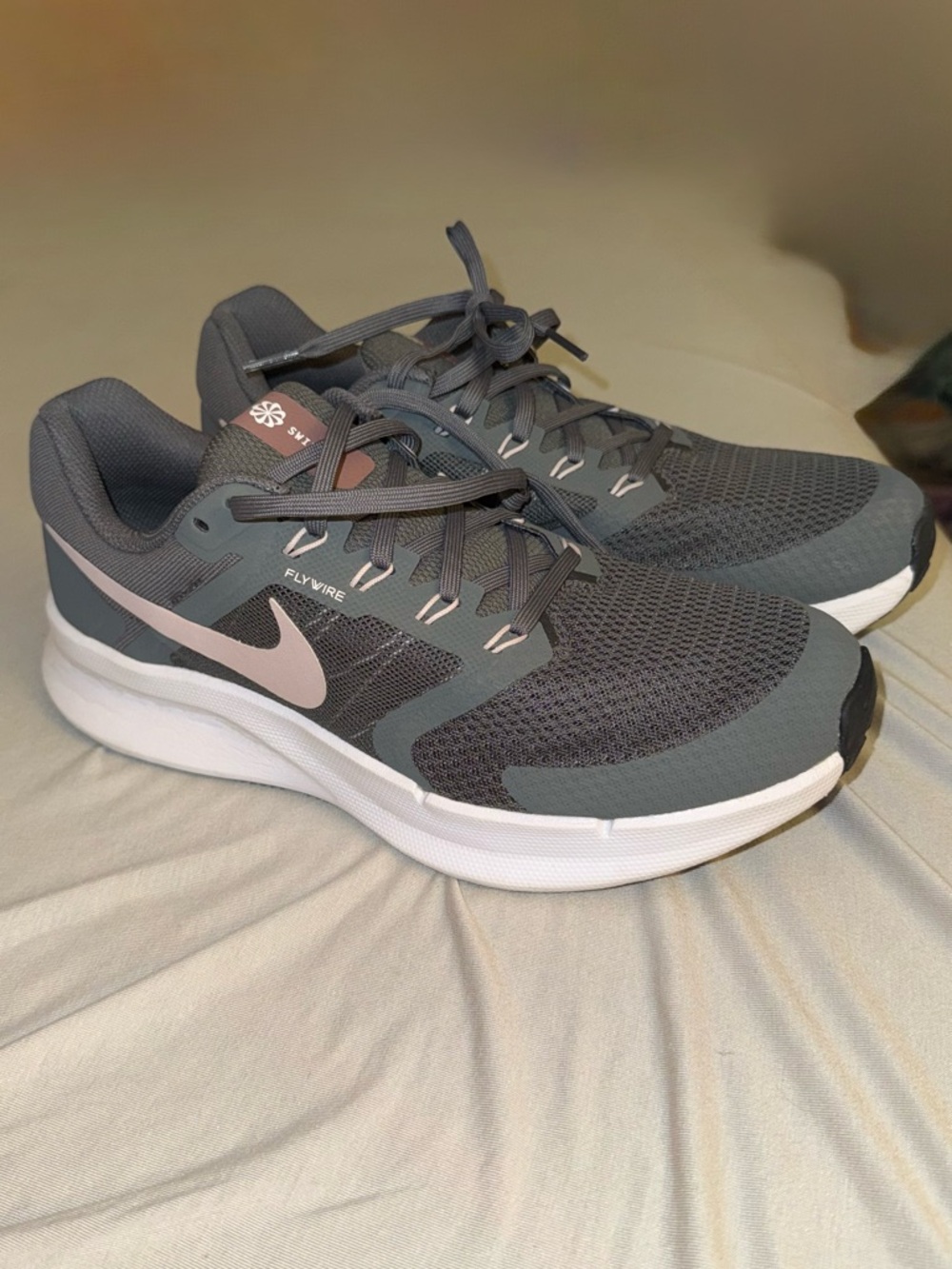 Nike Swift 3 Gray & Light Pink Flywire Running Sneakers
